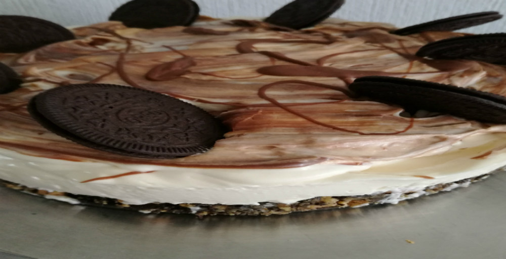 Large Oreo Cheesecake